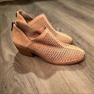 Vince Camuto pink leather/suede low cut booties. Size 5.5